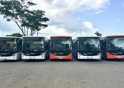 Les 15 nouveaux bus Isuzu sont arrivés