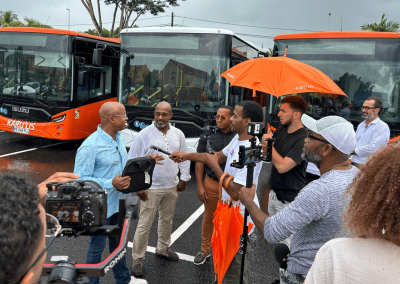 𝗥𝗲𝗺𝗶𝘀𝗲 𝗱𝗲𝘀 𝗰𝗹𝗲́𝘀 𝗱𝗲𝘀 𝟭𝟱 𝗻𝗼𝘂𝘃𝗲𝗮𝘂𝘅 𝗯𝘂𝘀 𝗞𝗮𝗿𝘂’𝗟𝗶𝘀 𝗽𝗿𝗼𝗰𝗵𝗮𝗶𝗻𝗲𝗺𝗲𝗻𝘁 𝗲𝗻 𝗰𝗶𝗿𝗰𝘂𝗹𝗮𝘁𝗶𝗼𝗻
